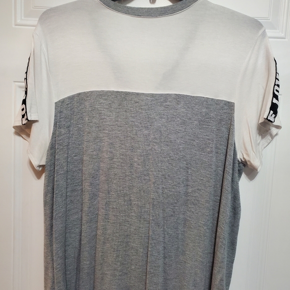 No Boundaries LOVE T-Shirt - Picture 7 of 13